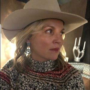 Meet your Posher, Leslie